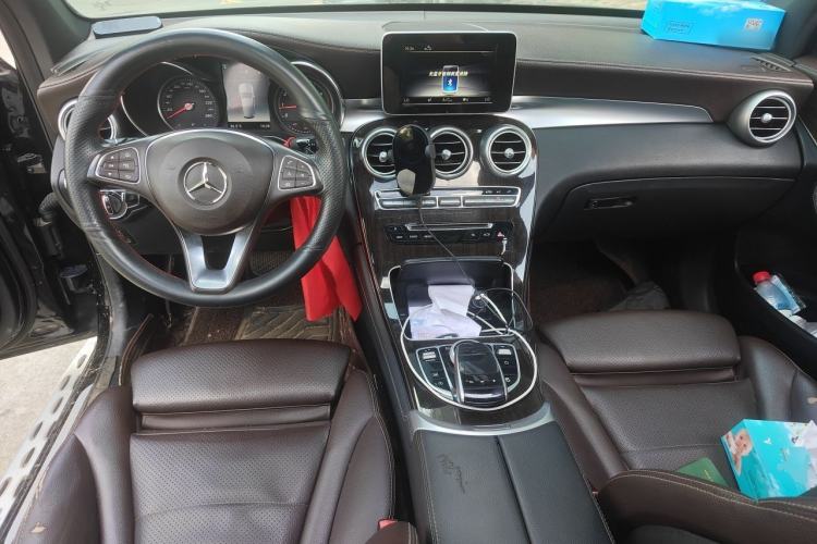 Used Mercedes-Benz GLC 2018 Facelift GLC 260 4MATIC Luxury Edition Center Console
