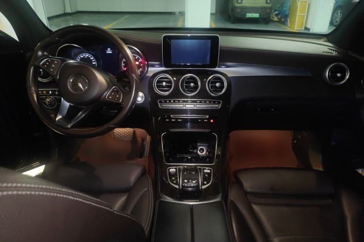 Used Mercedes-Benz GLC 2018 GLC 260 4MATIC Luxury Model Center Console