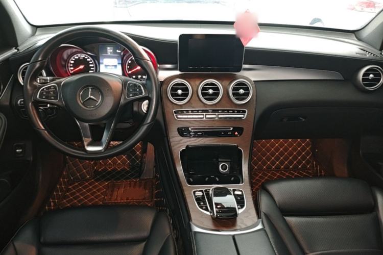 Used Mercedes-Benz GLC 2018 Refreshed GLC 300 4MATIC Dynamic Edition Center Console