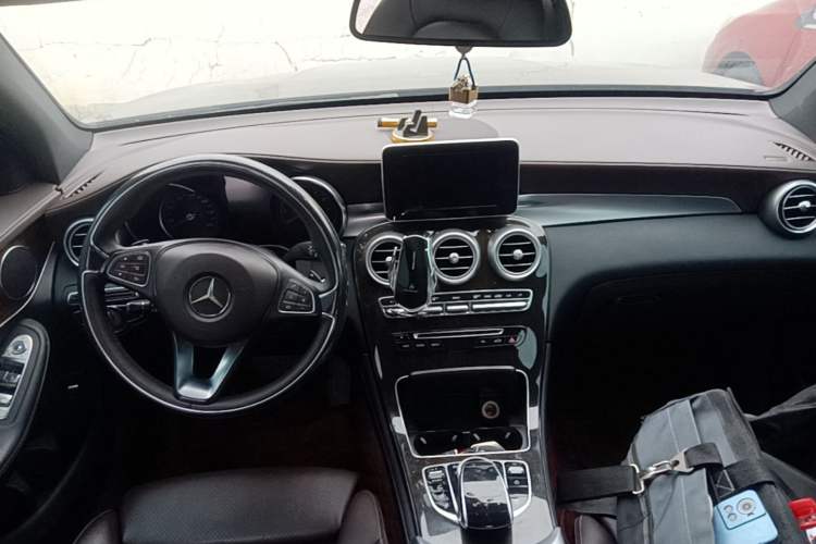 Used Mercedes-Benz GLC 2018 Facelifted GLC 260 4MATIC Dynamic Edition Center Console