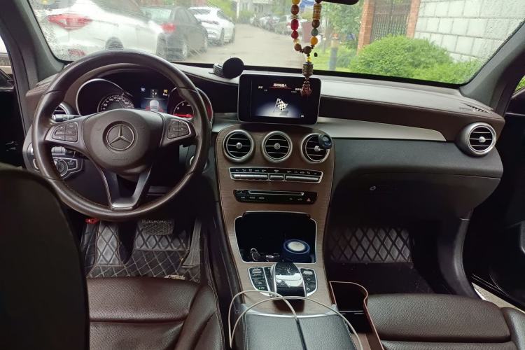 Used Mercedes-Benz GLC 2018 Refreshed GLC 300 4MATIC Dynamic Edition Center Console