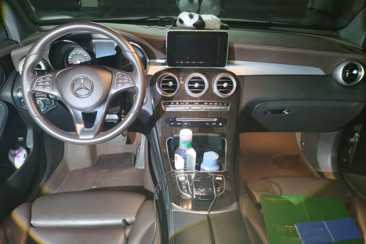 Used Mercedes-Benz GLC 2018 Facelifted GLC 260 4MATIC Dynamic Edition Center Console
