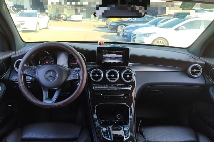 Used Mercedes-Benz GLC 2018 Facelift GLC 260 4MATIC Luxury Edition Center Console