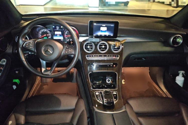 Used Mercedes-Benz GLC 2018 GLC 260 4MATIC Dynamic Edition Center Console