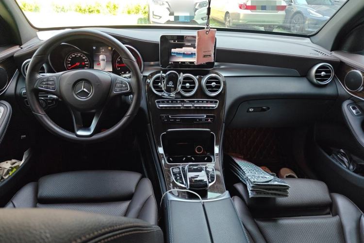 Used Mercedes-Benz GLC 2018 GLC 260 4MATIC Dynamic Edition Center Console