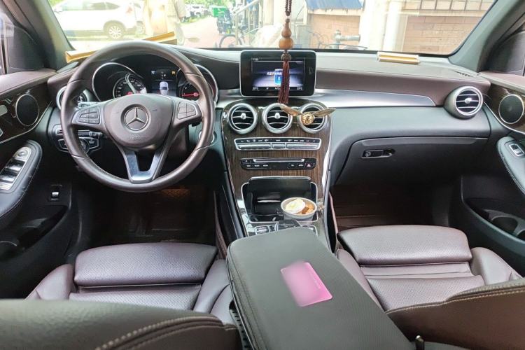 Used Mercedes-Benz GLC 2018 GLC 260 4MATIC Dynamic Edition Center Console