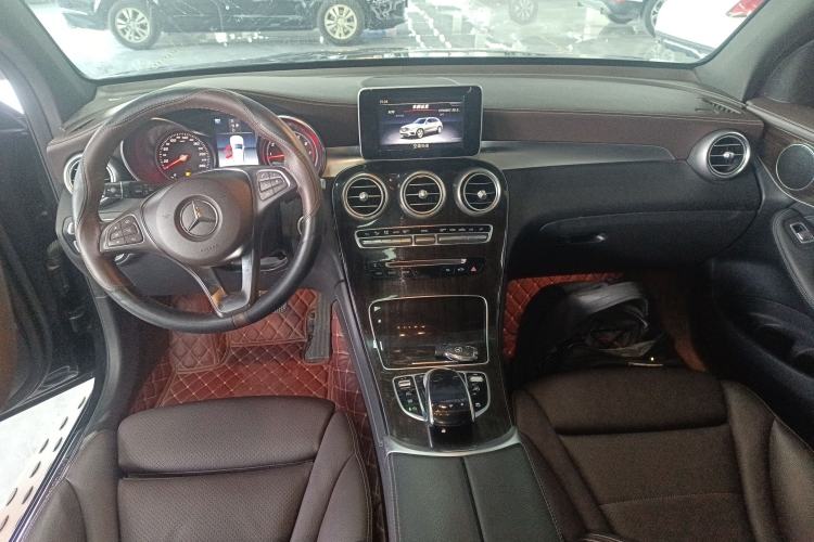 Used Mercedes-Benz GLC 2018 Facelifted GLC 260 4MATIC Dynamic Edition Center Console