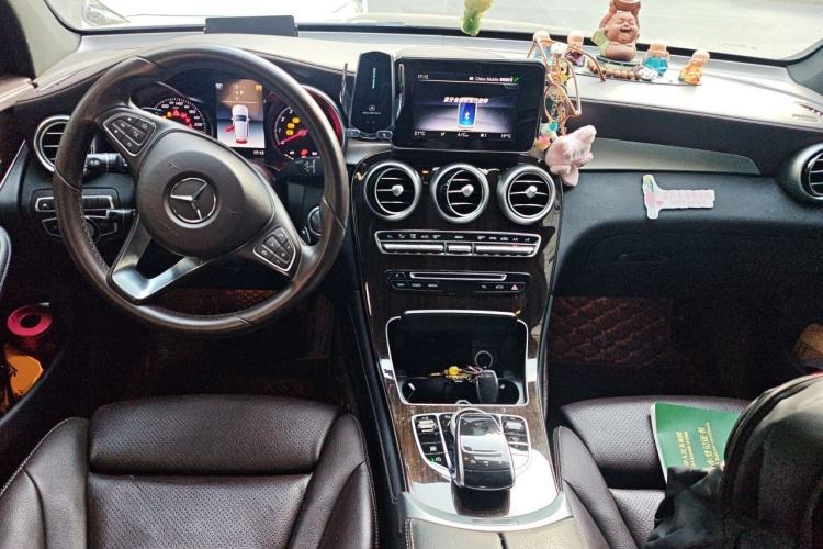Used Mercedes-Benz GLC 2018 Facelift GLC 260 4MATIC Luxury Edition Center Console