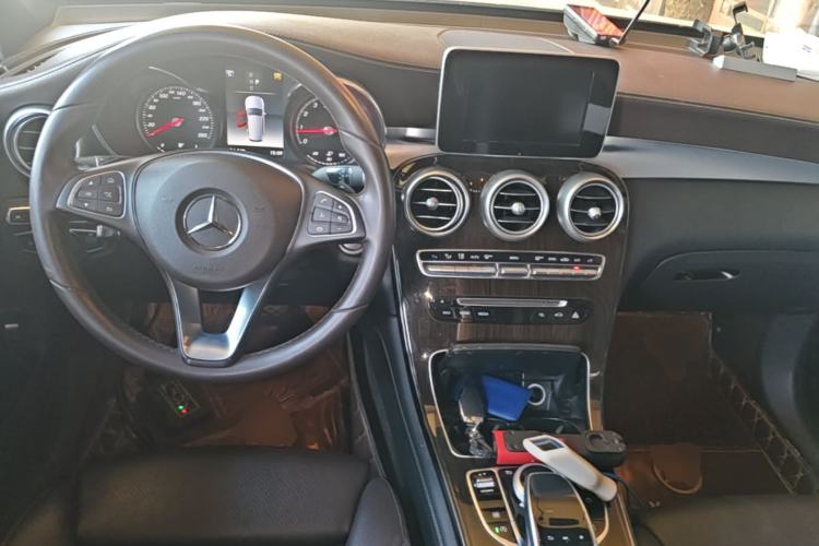 Used Mercedes-Benz GLC 2018 Facelift GLC 260 4MATIC Luxury Edition Center Console