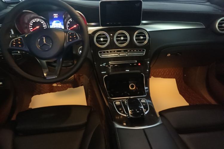Used Mercedes-Benz GLC 2018 Facelift GLC 260 4MATIC Luxury Edition Center Console