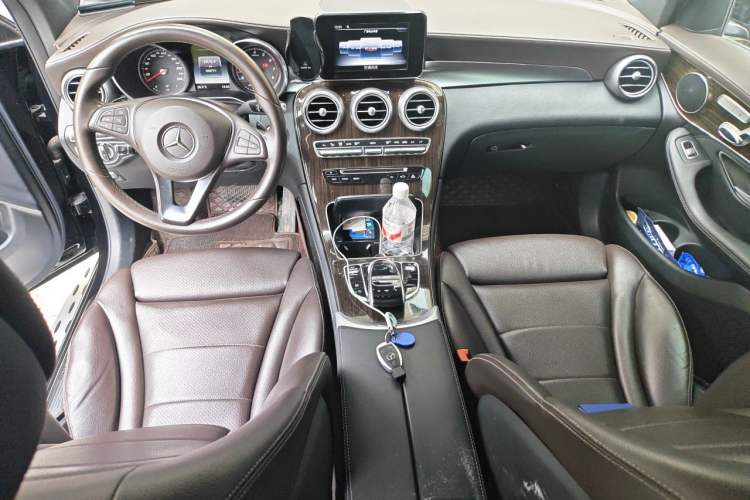 Used Mercedes-Benz GLC 2018 Facelift GLC 260 4MATIC Luxury Edition Center Console
