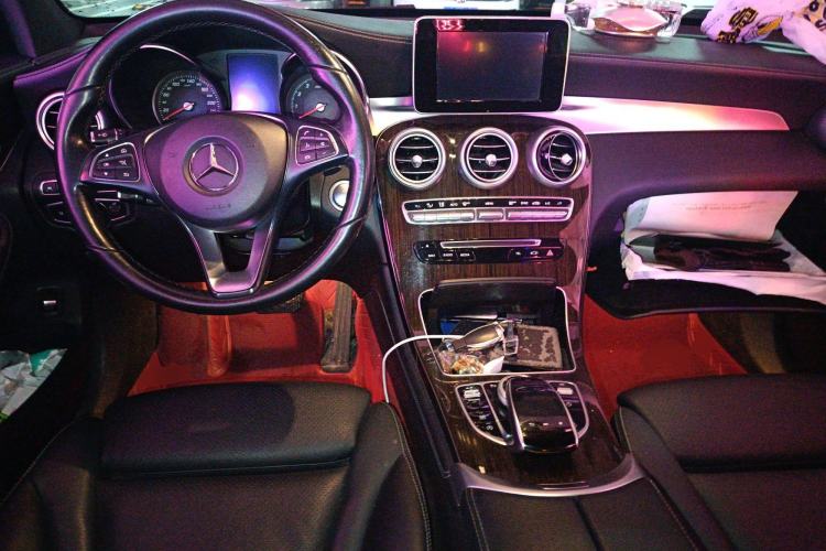 Used Mercedes-Benz GLC 2018 GLC 260 4MATIC Luxury Model Center Console