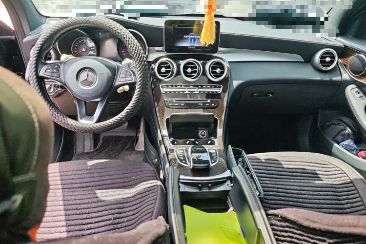 Used Mercedes-Benz GLC 2018 Facelifted GLC 260 4MATIC Dynamic Edition Center Console