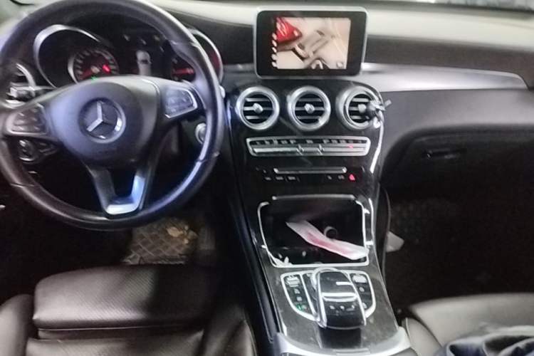 Used Mercedes-Benz GLC 2018 Facelifted GLC 260 4MATIC Dynamic Edition Center Console