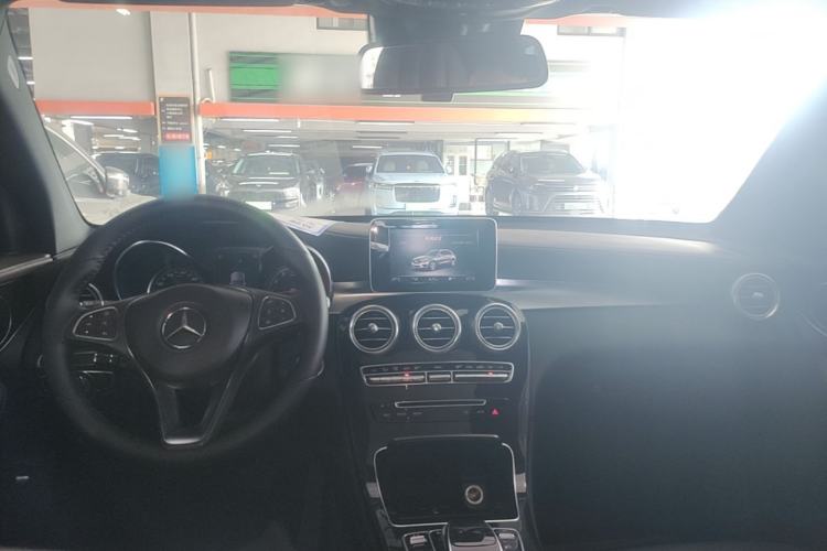 Used Mercedes-Benz GLC 2018 Facelift GLC 260 4MATIC Luxury Edition Center Console