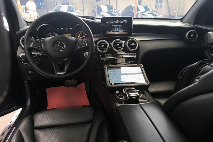 Used Mercedes-Benz GLC 2018 Facelifted GLC 260 4MATIC Dynamic Edition Center Console