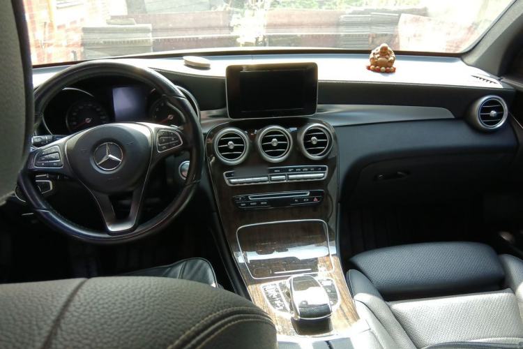 Used Mercedes-Benz GLC 2018 Facelifted GLC 260 4MATIC Dynamic Edition Center Console