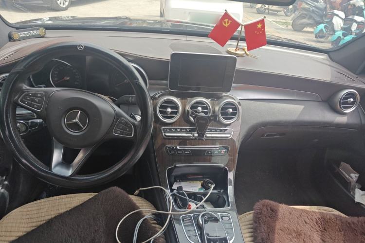 Used Mercedes-Benz GLC 2018 GLC 260 4MATIC Luxury Model Center Console