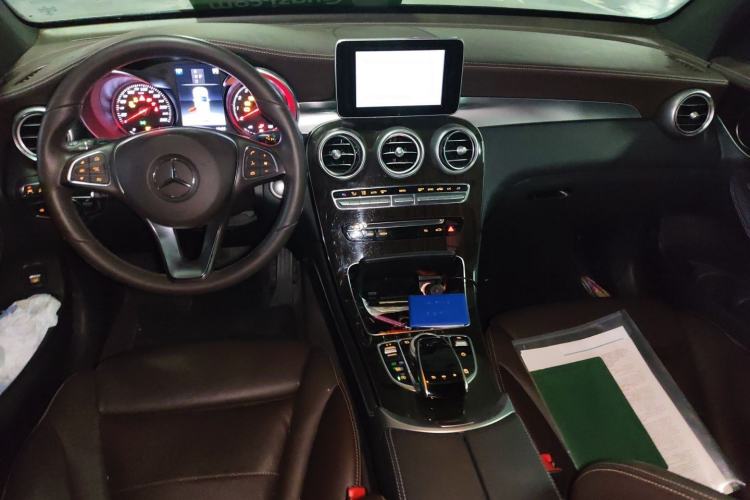Used Mercedes-Benz GLC 2018 Facelift GLC 260 4MATIC Luxury Edition Center Console