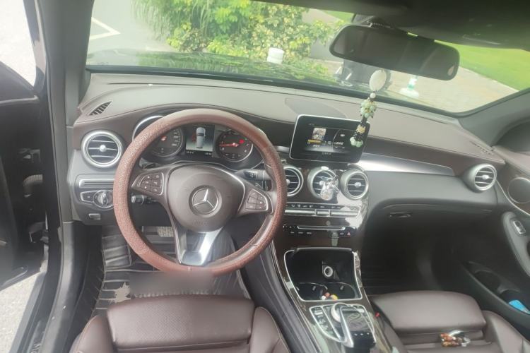 Used Mercedes-Benz GLC 2018 Facelifted GLC 260 4MATIC Dynamic Edition Center Console