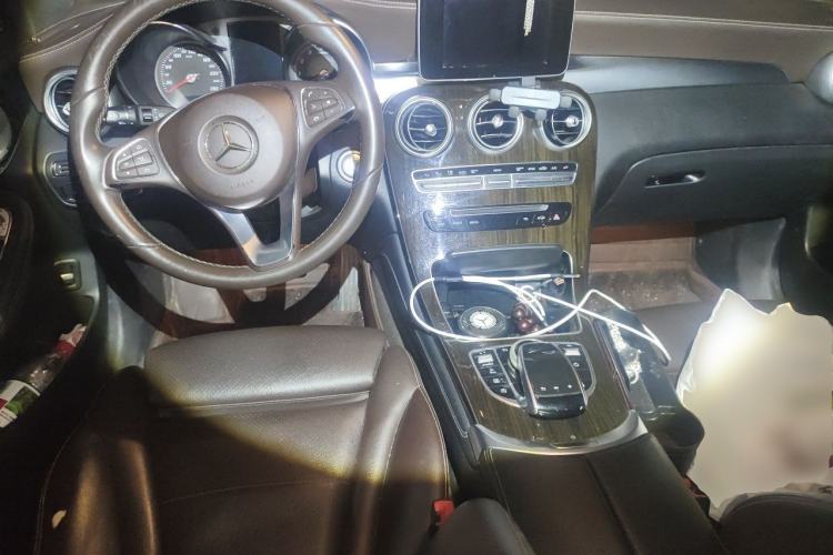 Used Mercedes-Benz GLC 2018 GLC 260 4MATIC Dynamic Edition Center Console