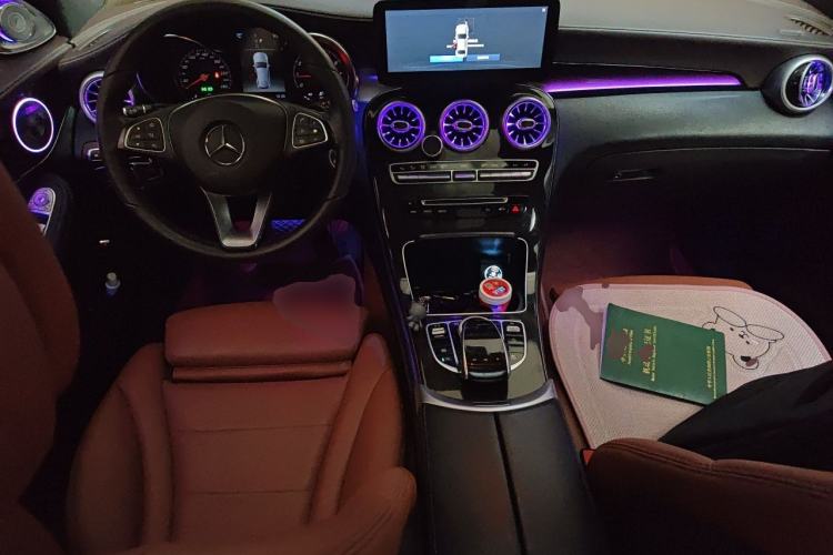 Used Mercedes-Benz GLC 2018 GLC 260 4MATIC Luxury Model Center Console