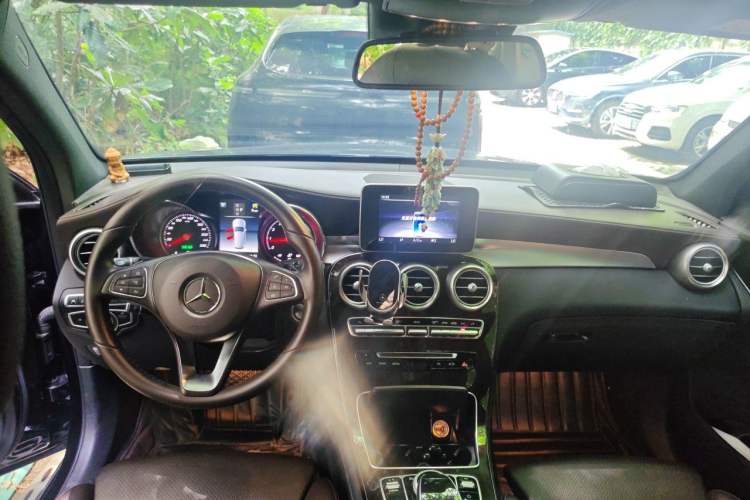 Used Mercedes-Benz GLC 2018 Facelift GLC 260 4MATIC Luxury Edition Center Console