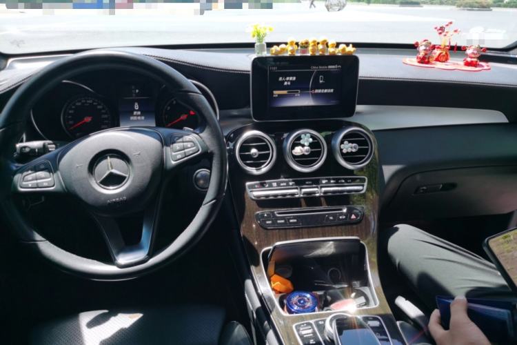Used Mercedes-Benz GLC 2018 GLC 260 4MATIC Dynamic Edition Center Console