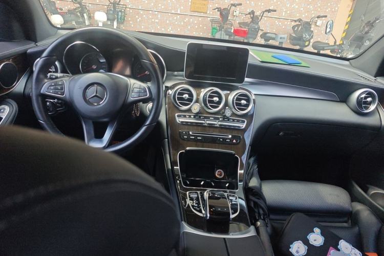 Used Mercedes-Benz GLC 2018 Facelift GLC 260 4MATIC Luxury Edition Center Console