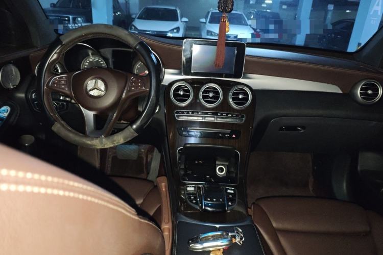 Used Mercedes-Benz GLC 2018 GLC 260 4MATIC Luxury Model Center Console