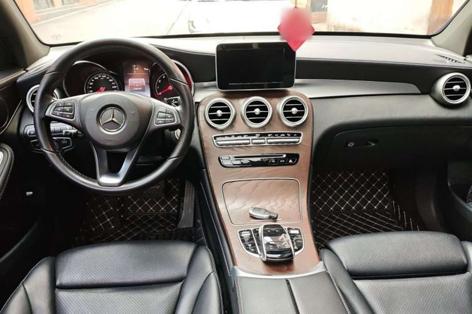 Used Mercedes-Benz GLC 2018 Refreshed GLC 300 4MATIC Dynamic Edition Center Console