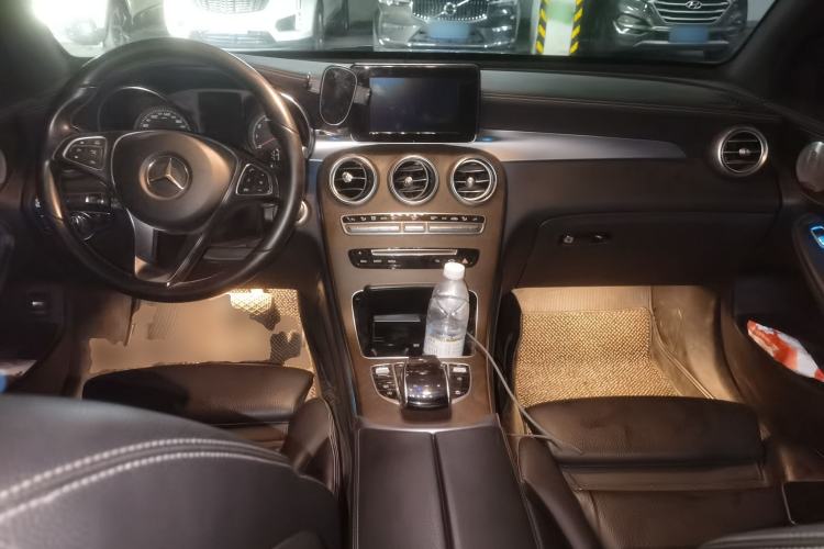 Used Mercedes-Benz GLC 2018 GLC 300 4MATIC Sport Edition Center Console