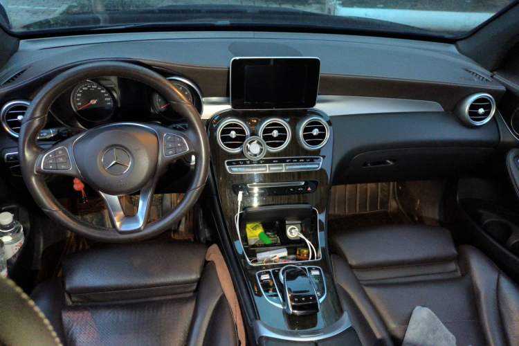 Used Mercedes-Benz GLC 2018 GLC 260 4MATIC Luxury Model Center Console