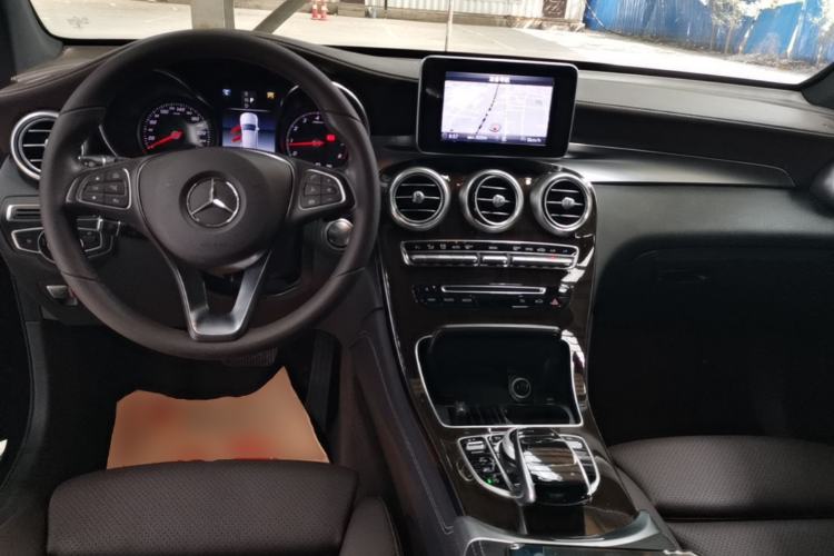 Used Mercedes-Benz GLC 2018 Facelifted GLC 260 4MATIC Dynamic Edition Center Console