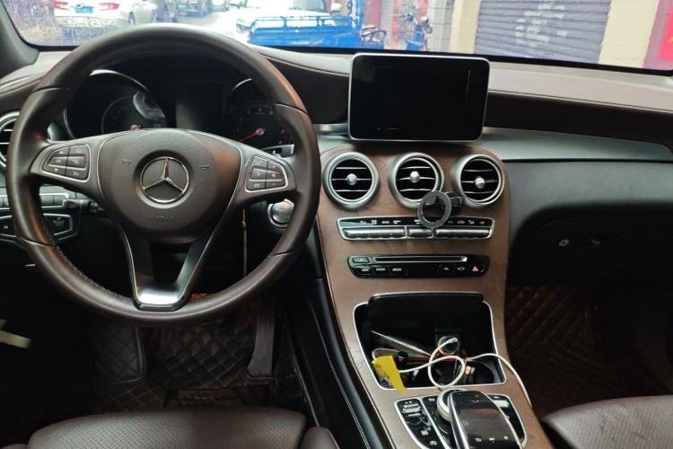 Used Mercedes-Benz GLC 2018 Refreshed GLC 300 4MATIC Dynamic Edition Center Console