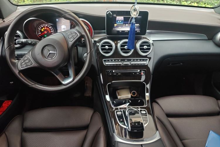 Used Mercedes-Benz GLC 2018 GLC 260 4MATIC Luxury Model Center Console