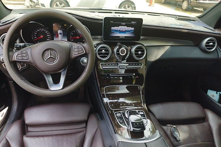 Used Mercedes-Benz GLC 2018 Facelift GLC 260 4MATIC Luxury Edition Center Console