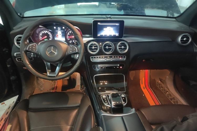 Used Mercedes-Benz GLC 2018 Facelifted GLC 260 4MATIC Dynamic Edition Center Console