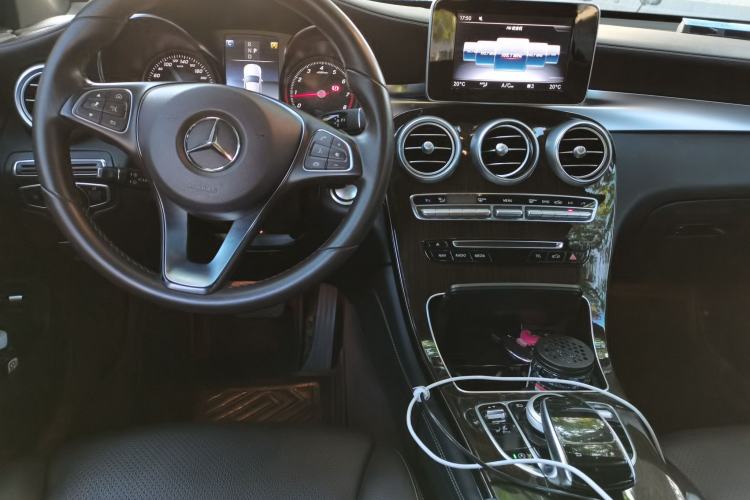 Used Mercedes-Benz GLC 2018 Facelifted GLC 260 4MATIC Dynamic Edition Center Console