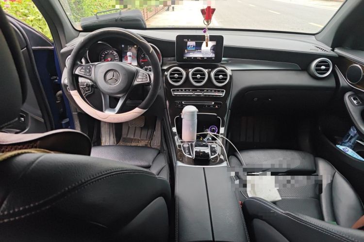 Used Mercedes-Benz GLC 2018 Facelift GLC 260 4MATIC Luxury Edition Center Console