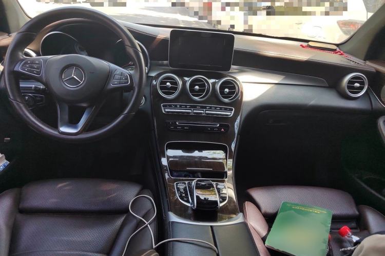 Used Mercedes-Benz GLC 2018 Facelifted GLC 260 4MATIC Dynamic Edition Center Console