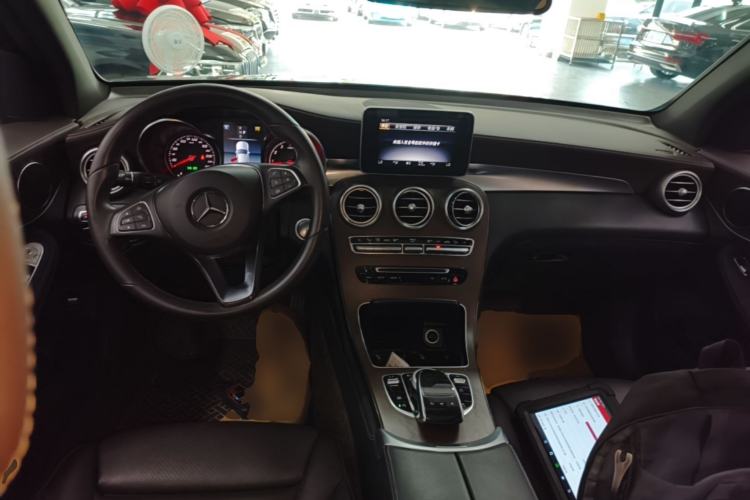 Used Mercedes-Benz GLC 2018 GLC 300 4MATIC Sport Edition Center Console