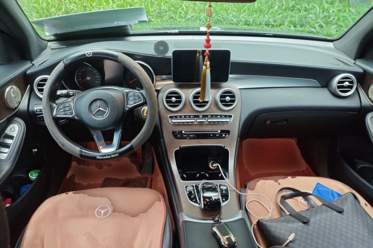 Used Mercedes-Benz GLC 2018 Refreshed GLC 300 4MATIC Dynamic Edition Center Console
