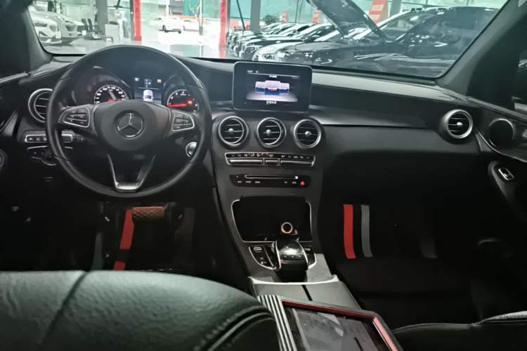 Used Mercedes-Benz GLC 2018 GLC 300 4MATIC Sport Edition Center Console