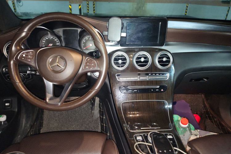 Used Mercedes-Benz GLC 2018 Facelift GLC 260 4MATIC Luxury Edition Center Console