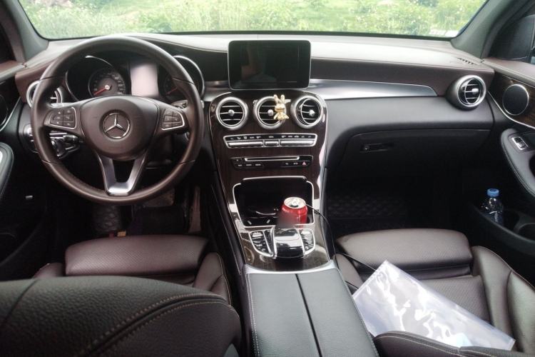 Used Mercedes-Benz GLC 2018 GLC 260 4MATIC Luxury Model Center Console