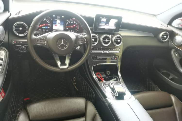 Used Mercedes-Benz GLC 2018 Facelift GLC 260 4MATIC Luxury Edition Center Console