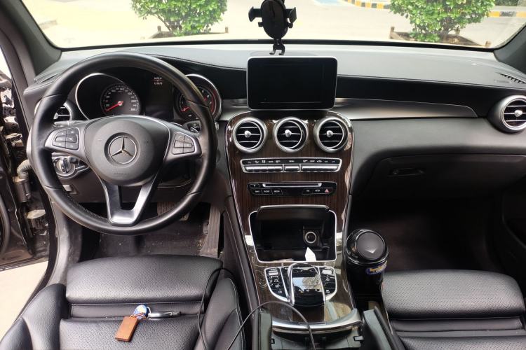 Used Mercedes-Benz GLC 2018 GLC 260 4MATIC Dynamic Edition Center Console