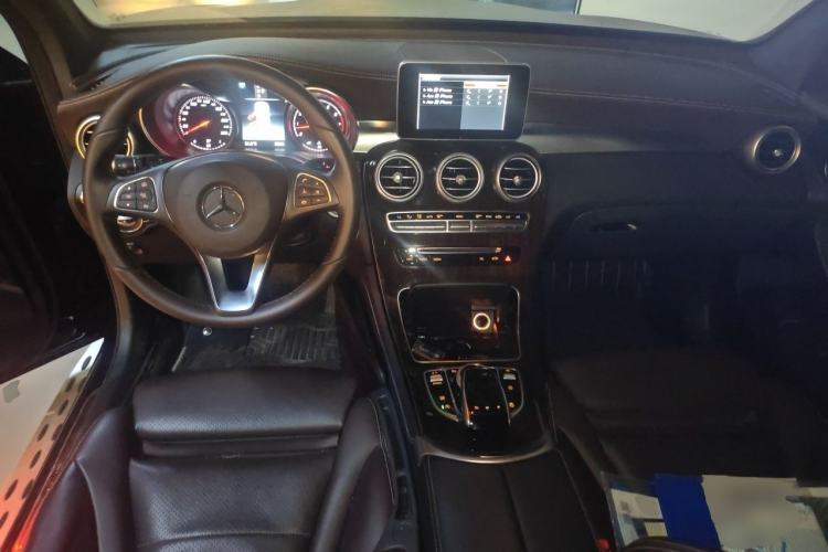 Used Mercedes-Benz GLC 2018 Facelift GLC 260 4MATIC Luxury Edition Center Console