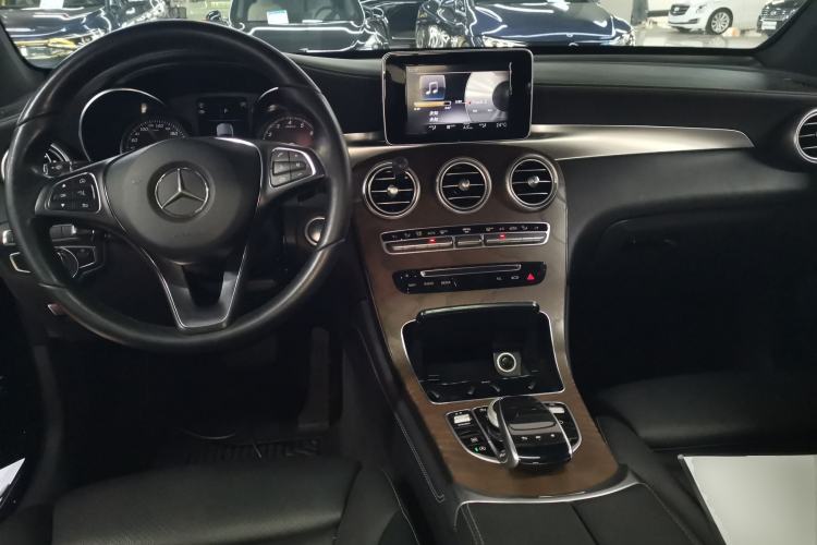 Used Mercedes-Benz GLC 2018 Refreshed GLC 300 4MATIC Dynamic Edition Center Console